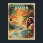 Tarjeta postal de viaje para Chica de Vintage Beac<br><div class="desc">Captura la esencia del encanto retro con nuestra postal de viaje Chica Vintage Beach Hawaii. Cuenta con un ilustracion de un chica hawaiano amante de la playa situado frente a la playa de Hawaii. Con sus colores vibrantes y sus vibrantes vibraciones retro tropicales, es el conservador perfecto para enviar o...</div>