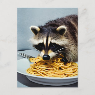 Tarjeta postal del adorable mapache comiendo espag
