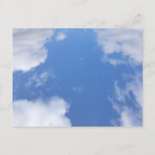 Tarjeta postal del cielo de primavera en el parque