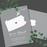 Tarjeta postal del estado de la Invitación móvil P<br><div class="desc">Invitación móvil | Pensilvania Estatal, invitación moderna en movimiento con el estado de Pensilvania, con un corazón y un avión rojos en un fondo gris. El color de fondo se puede cambiar fácilmente haciendo clic en personalizar y luego en personalizar para ver nuestro selector de color. ¡Desde ahí también puedes...</div>