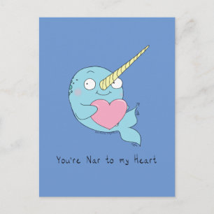 Tarjeta postal del narval con corazón de amor