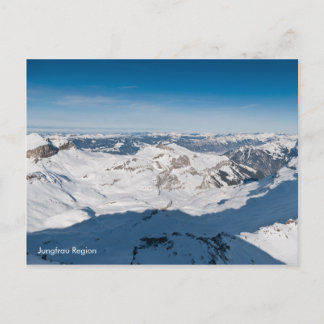 Tarjeta postal del paisaje de montañas nevadas. Su