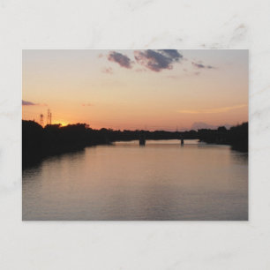 Tarjeta postal del río Rojo al atardecer