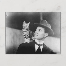 Tarjeta postal en blanco y negro de hombre y gato