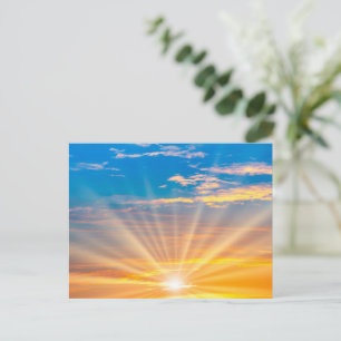 Tarjeta postal escénica del horizonte de amanecer