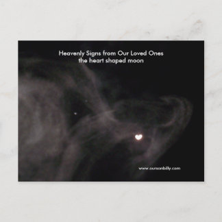 Tarjeta postal lunar en forma de corazón.