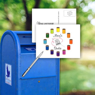 Tarjeta postal para costura, aguja y hilos