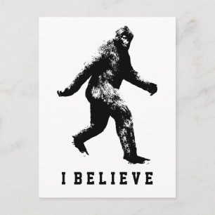 Tarjeta postal personalizable de Bigfoot creo