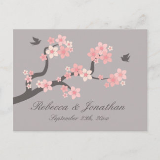 Tarjeta postal RSVP rosa/gris con flores de cerezo