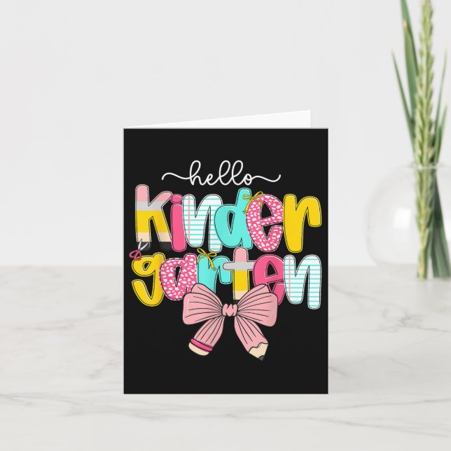 Tarjeta Preppy Hello Kindergarten Teachette Coquette de vu (Anverso)