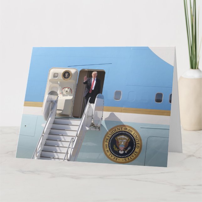 Tarjeta Presidente Trump Steps Off Air Force One (Anverso)