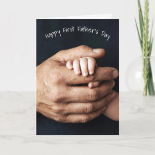 Tarjeta Primer bebé del Día del Padre y manos de papá