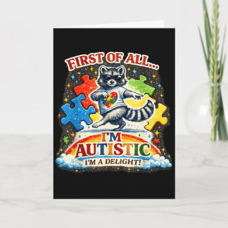 Tarjeta Primero de un mapache encantador bebiendo café hel