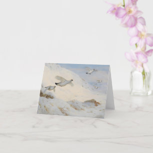 Tarjeta Ptarmigan en plumaje invernal, volando sobre la ni