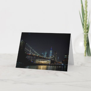 Tarjeta Puente de Brooklyn y torre de la libertad en la