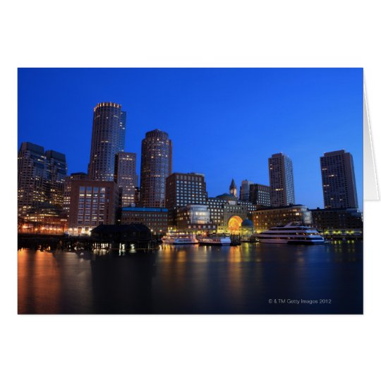 Tarjeta Puerto y horizonte de Boston. Boston es uno de