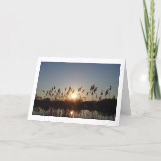 Tarjeta puesta de sol en el lago