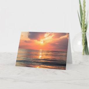 Tarjeta puesta de sol sobre el agua