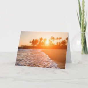 Tarjeta Puesta del sol en la playa con las palmas de coco