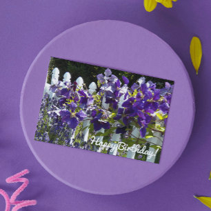 Tarjeta Purple Clematis sobre el cumpleaños con flores en 