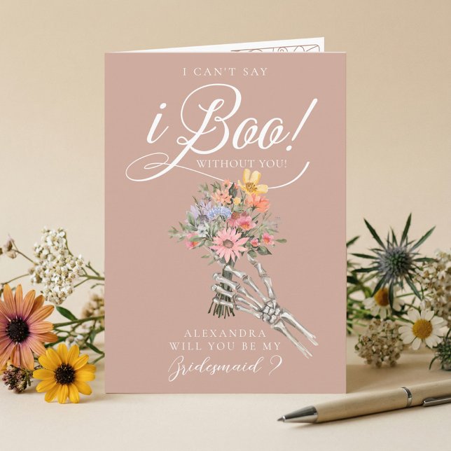 Tarjeta ¿Quieres ser mi dama de honor? Flores silvestres b (Be My Bridesmaid? Gothic Skeleton Boho Wildflowers Card)