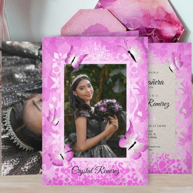 Tarjeta Quinceanera de mariposa rosada y negra vibrante (Vibrant pink and black butterfly, folded Quinceanera invitation, elegant script calligraphy text)