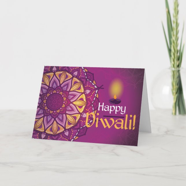Tarjeta Rangoli ornamental púrpura del diwali feliz (Anverso)