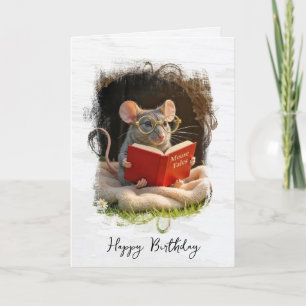 Tarjeta Ratón de cumpleaños leyendo un libro