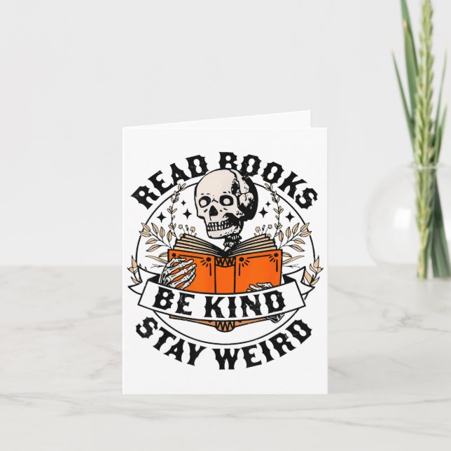 Tarjeta Read Books Be Kind Stay Weird Skeleton Reading Hal (Anverso)