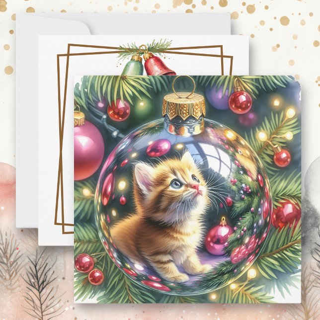 Tarjeta Reflexión sobre el gatito en un adorno navideño (Subido por el creador)