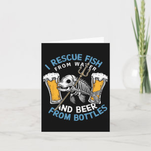 Tarjeta Rescato Pescado Del Agua Y Bebo Cerveza De La Bote