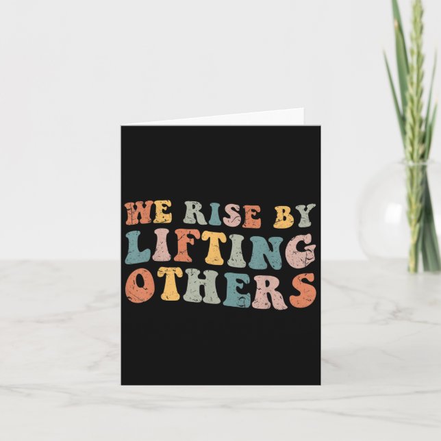Tarjeta Retro Groovy We Rise By Lifting Others Motivationa (Anverso)