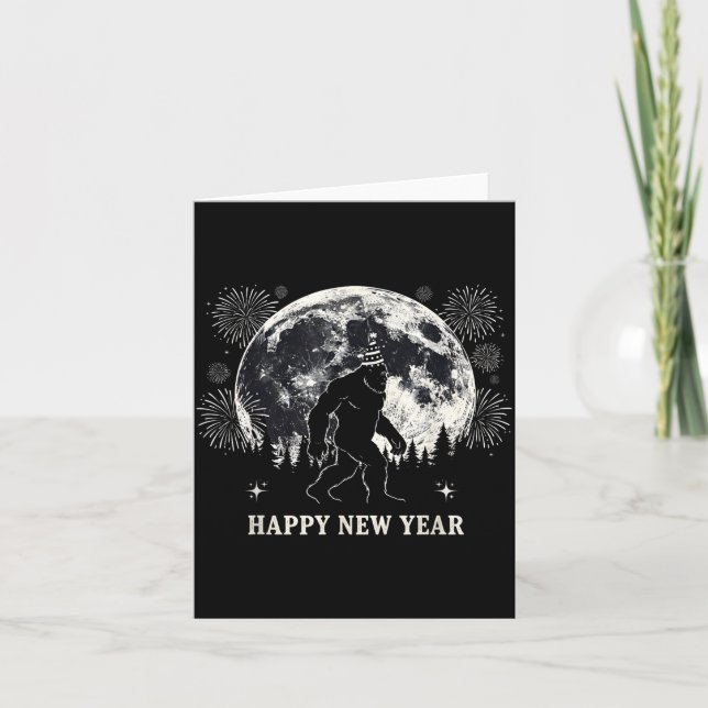 Tarjeta Retro Happy New Year 2026 Bigfoot Night New Years  (Anverso)