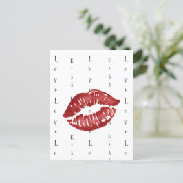 tarjeta roja de beso con lápiz labial