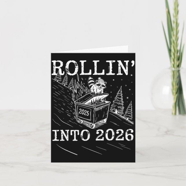 Tarjeta Rollin’ Into 2026 Raccoon Dumpster Fire New Year M (Anverso)