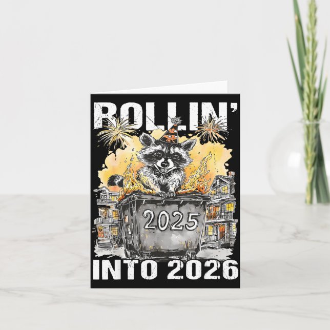 Tarjeta Rolling Into 2026 Trash Racoon Funny New Years Eve (Anverso)