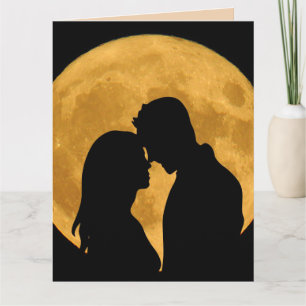 TARJETA ROMÁNTICOS AMANTES DE LA LUZ DE LA LUNA TE AMAN LA