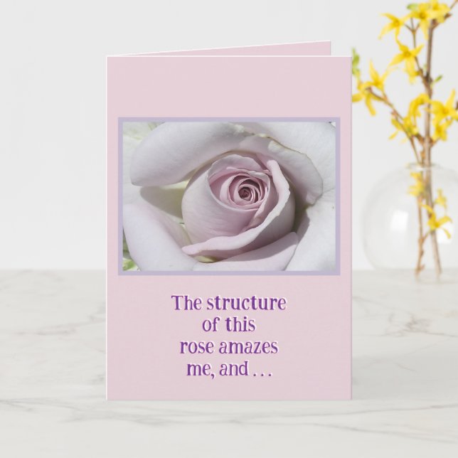 TARJETA ROPA PÁLIDA Y ROSA DE CREMA / CUMPLEAÑOS (flor amarilla)