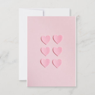 tarjeta rosa de forma de corazón amoroso