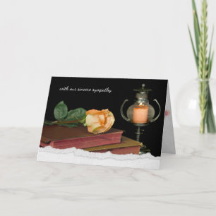 Tarjeta rosa naranja sobre la Santa Biblia