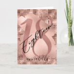 Tarjeta Rosa Relieve metalizado Faux Gold 18th Birthday<br><div class="desc">Moda, tarjeta de 18 años de moda. El diseño presenta un fondo brillante de color dorado rosa y un trazo de pincel en color oro rosa más brillante, número 18 y escritura tipográfica dieciocho con letras negras en negrita. Personaliza tu mensaje en el interior y el nombre en la parte...</div>