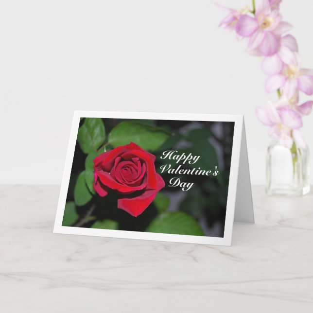 Tarjeta Rosa roja y hojas verdes únicas (Orquídea)