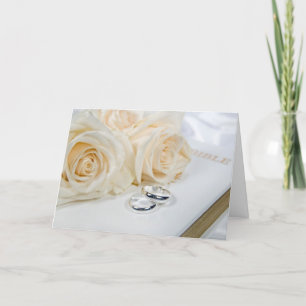 Tarjeta rosas bodas sobre la Biblia