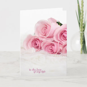 Tarjeta rosas cumpleaños-rosados románticos en la piel