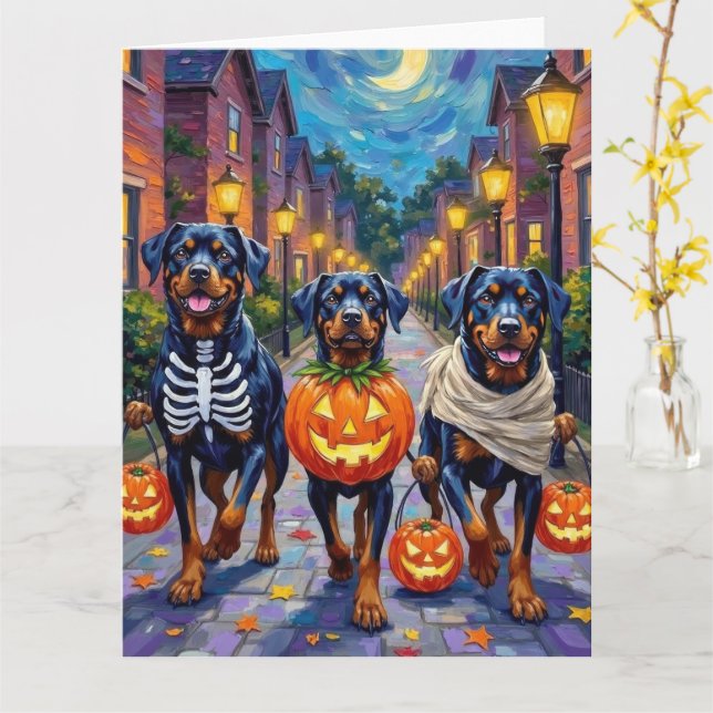 Tarjeta Rottweiler pidiendo dulces con disfraces de Hallow (flor amarilla)