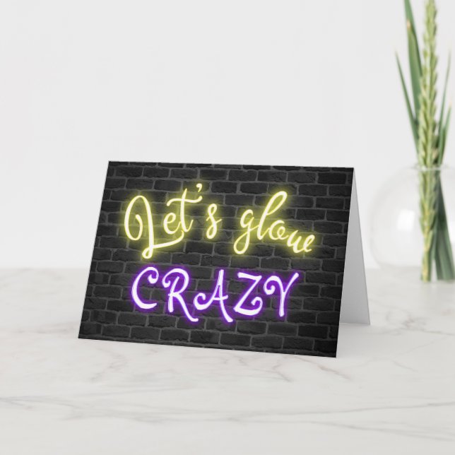 Tarjeta Rótulo neón de cumpleaños en la pared de ladrillos (Anverso)