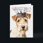 Tarjeta Rough Fox Terrier Dog Queen Day Funny Cumpleaños<br><div class="desc">Los deseos de la Reina por el día de cumpleaños vienen de este adorable alambre o tosco perro de Fox Terrier para la chica que ama a su perro y trata.</div>