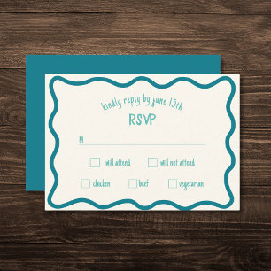 Tarjeta RSVP azul manuscrita de borde ondulado cap