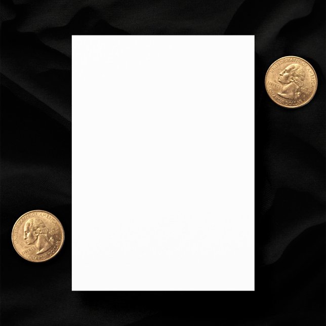 Tarjeta RSVP de 3,5" x 5" en blanco Boda blanco se (Blank white save the date card, on black background, with American quarters for scale)