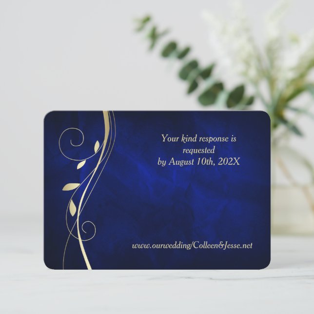 Tarjeta RSVP de Boda Azul Profunda Swirl Gold Leaf (Anverso de pie)